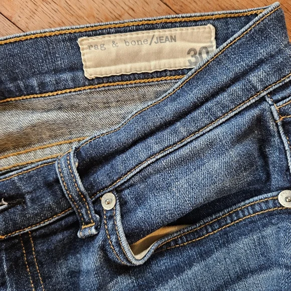 RAG & BONE CROP LOW RISE FRAYED HEM WOMEN’S JEANS sz 30 Dark Wash Denim - Picture 4 of 14